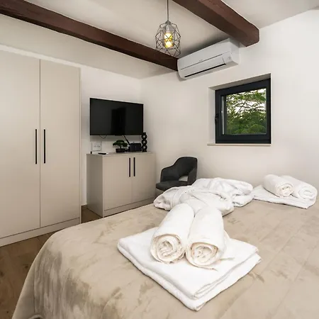 Vista Azura - Sea View & Private Jacuzzi Apartman