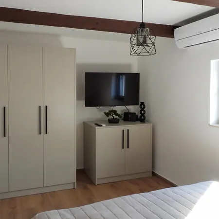 Vista Azura - Sea View & Private Jacuzzi Apartman *
