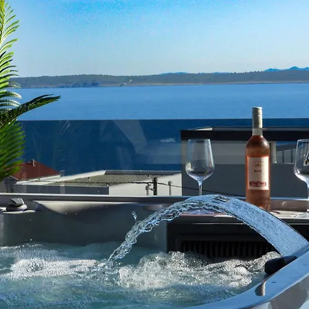 Vista Azura - Sea View & Private Jacuzzi Apartman *