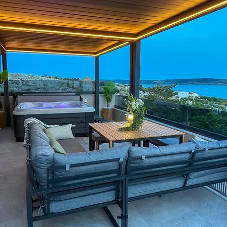 Vista Azura - Sea View & Private Jacuzzi *