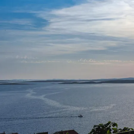 Vista Azura - Sea View & Private Jacuzzi *